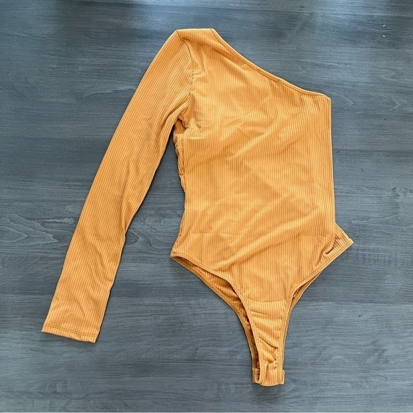 Lush one shoulder long sleeve orange bodysuit size S NWT - Picture 10 of 10